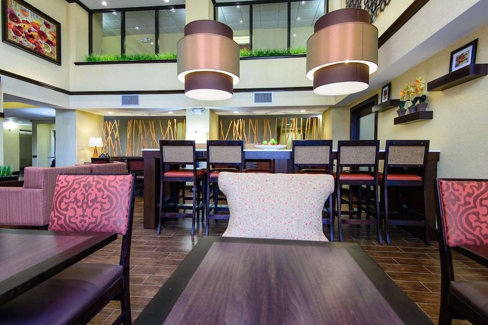 Pearland Hotel | Hampton Inn Houston-Pearland, TX