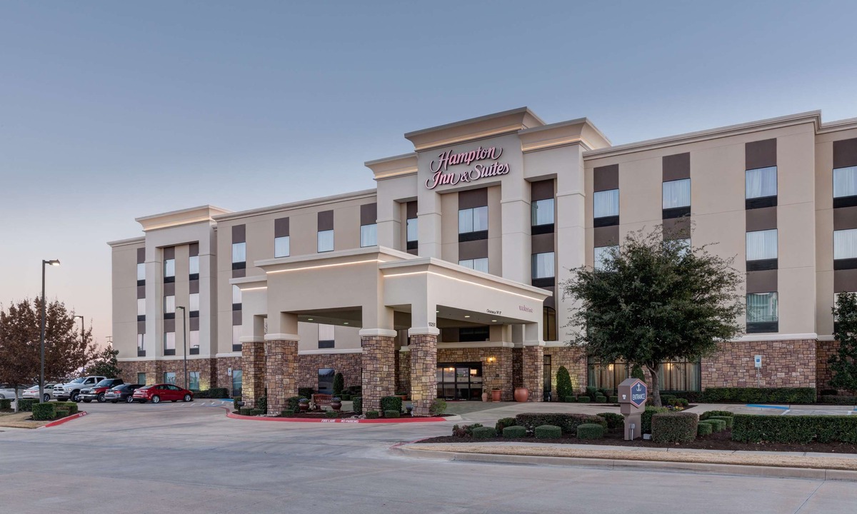 Burleson Hotel | Hampton Inn & Suites Ft. Worth-Burleson