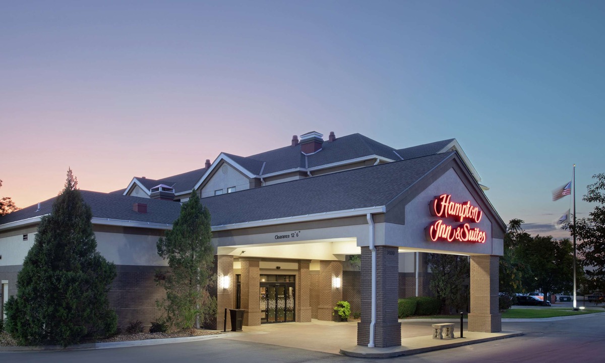Merriam Hotel | Hampton Inn & Suites Kansas City-Merriam