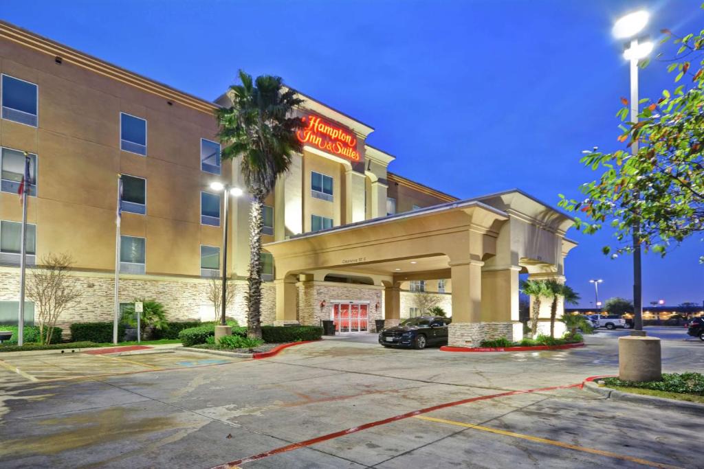 North San Antonio - SAT Hotel | Hampton Inn & Suites San Antonio/Northeast I-35
