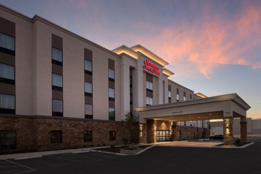 West San Antonio Hotel | Hampton Inn & Suites San Antonio Lackland AFB SeaWorld