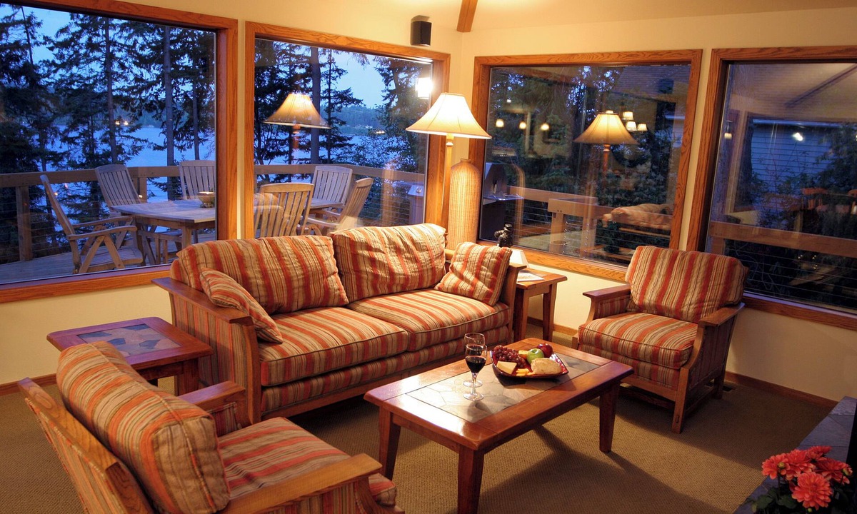 Freeland House | Harbor Chalet Waterfront Estate