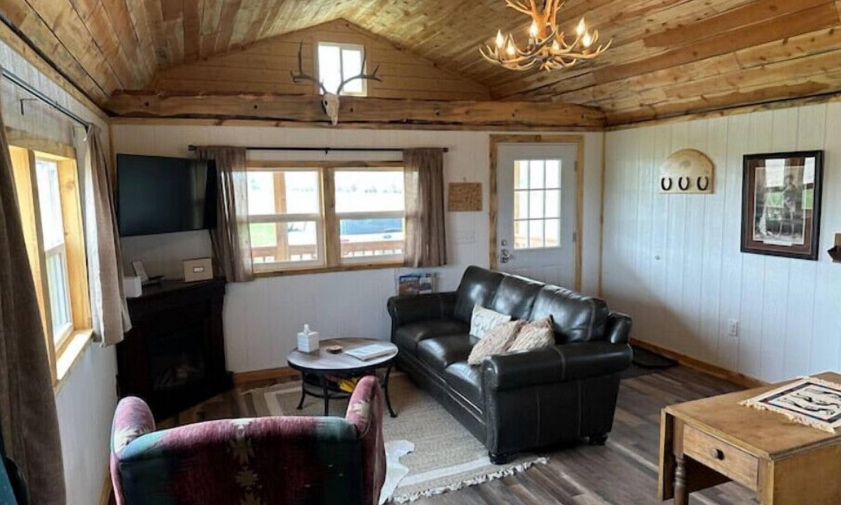 Fort Laramie Cabin | Hayfield Cabin 2, a place to get away from it all!