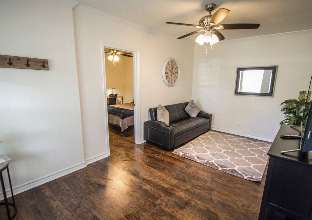 Arena District House | Hays St Cozy Remodeled 2BR/2BA house sleeps 8