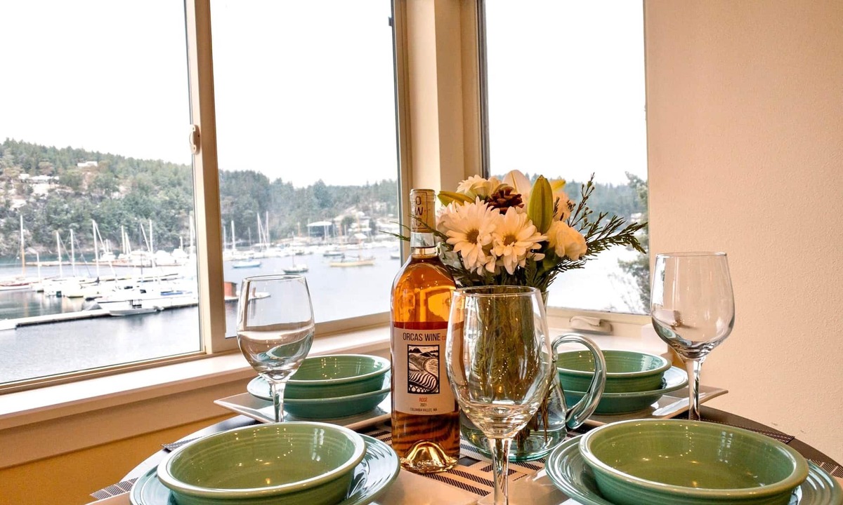 Deer Harbor Apartment | Heart of Deer Harbor - Harbormaster House