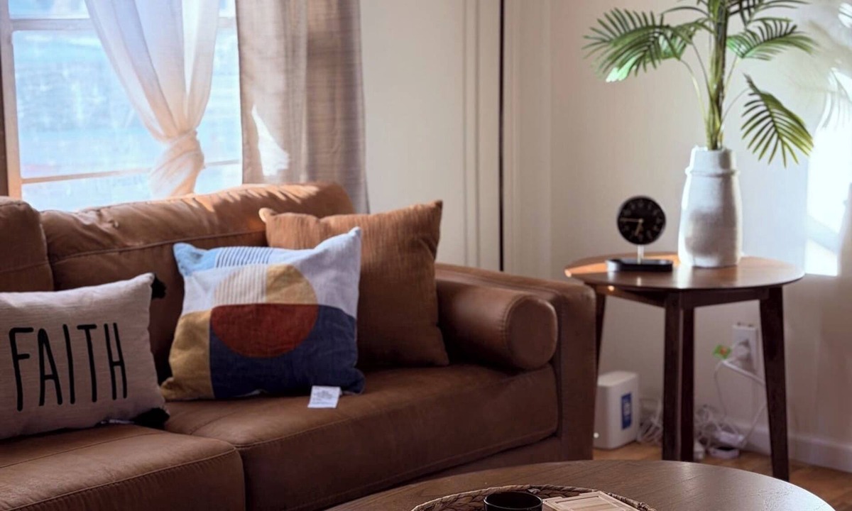 Wichita Falls House | 🏡 Heart of Wichita – 3BR/2BA ✨ Sleeps 6 comfortably! Features 3 queen bedrooms, 2 full bathrooms, a spacious living area, and a clean, cozy design—perfect for families, groups, or extended stays.
