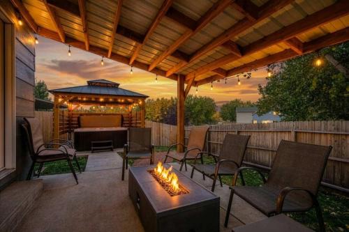 Stetson Hills House | Hearth Haven - Hot Tub BBQ Large Groups