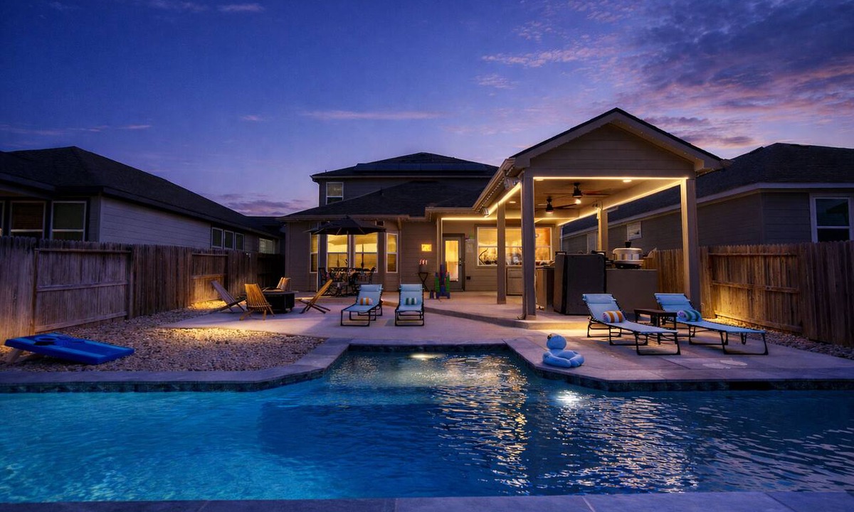 Selma House | Heated Pool-Theater-Outdoor Kitchen-2500 sq ft Of Fun!-New Listing! Upscale Area