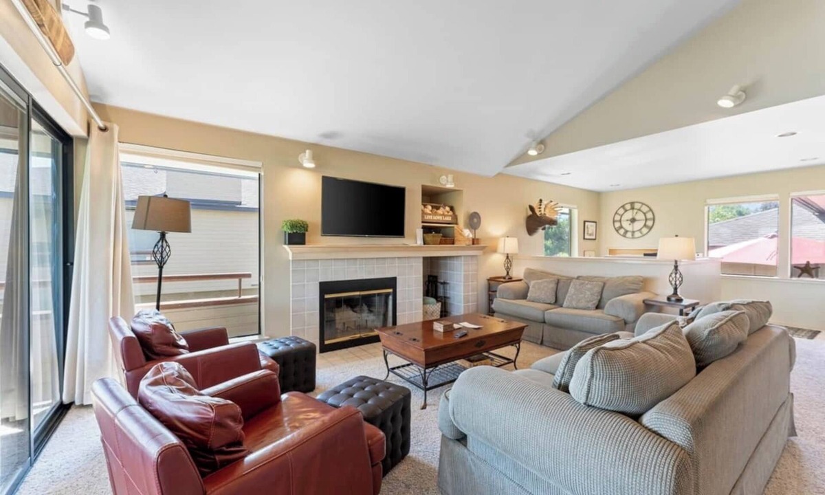 Wapato Point Condo | Heavenly Halmalka on Lake Chelan! Comfortably sleeps 8.