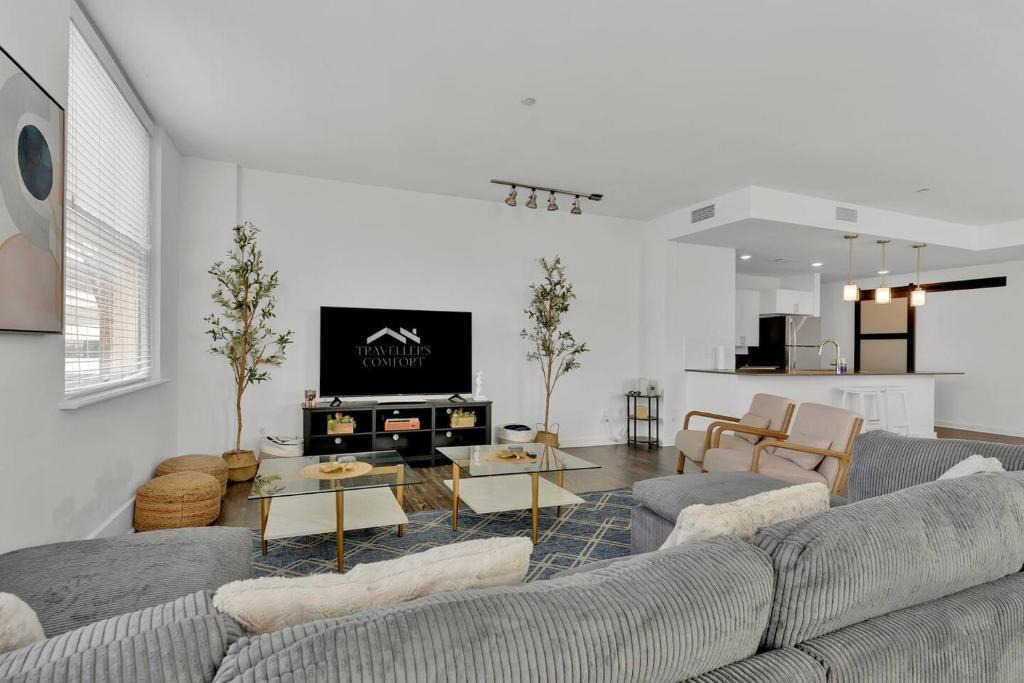 Downtown Fort Worth Apartment | HEB 104 Spacious Condo Downtown Fort Worth, Free Parking, Gym