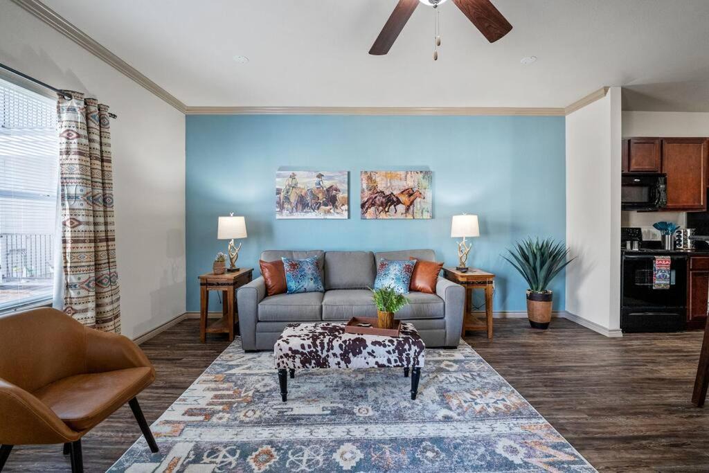 Downtown Oklahoma City Apartment | HEIRS VENTURES : WESTERN - 4mins from OKC Thunder Arena . King Bed . Pet Friendly . With Pool