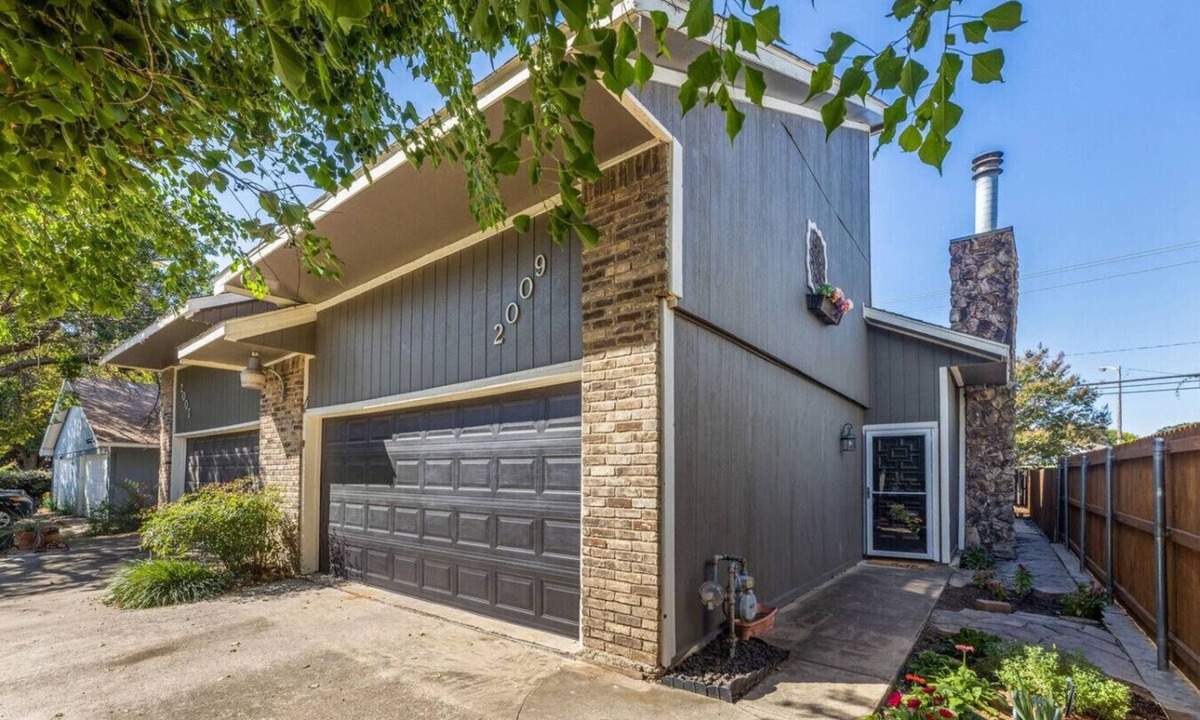 West Arlington Villa | Hidden gem w/hot tub >10 mins to AT&T stadium