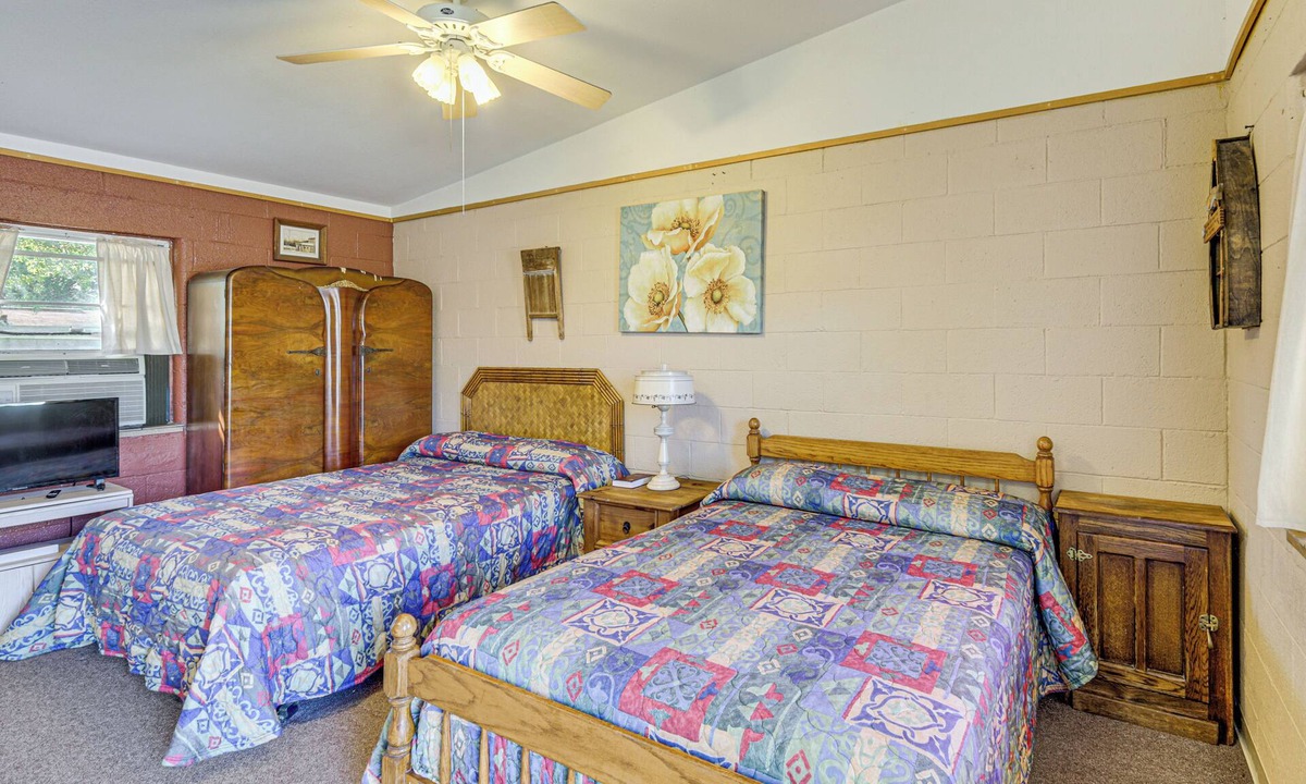 Whitney Apartment | Hike, Fish & More: Quaint Lake Whitney Retreat