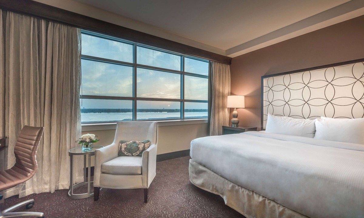 Baton Rouge Hotel | Hilton Baton Rouge Capitol Center