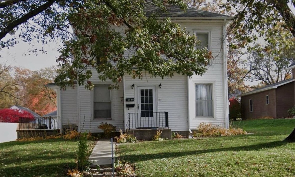 Shenandoah Apartment | Historic 1-bedroom apartment in Shenandoah, Iowa