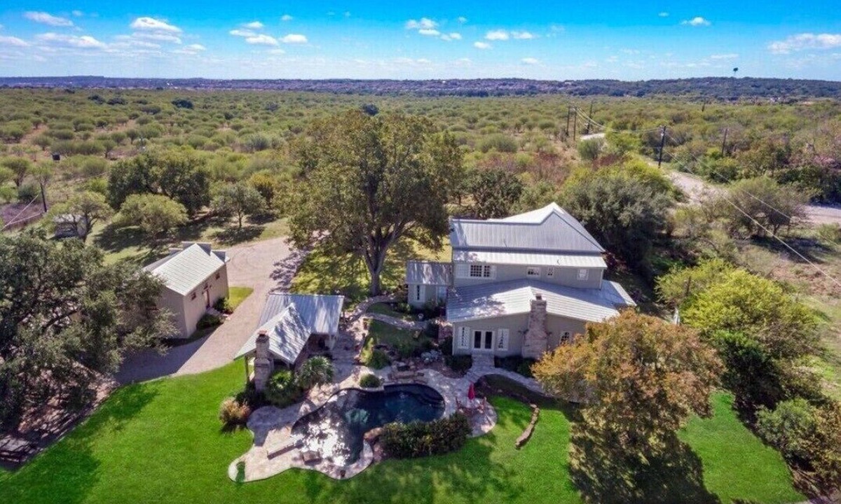 San Antonio House | Historic 1906, 15 acre Ranch with pool 20 minutes from SeaWorld