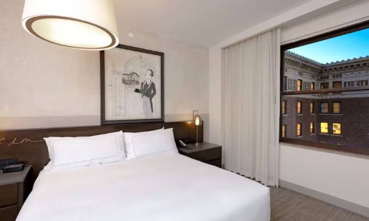 Downtown Des Moines Hotel | Historic Elegance in Downtown Des Moines Surrounded by Events and Attractions