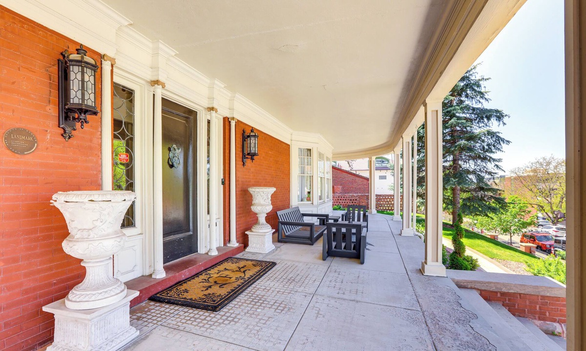 Capitol Hill Cottage | Historic French Consulate! Cap Hill Area, Walkable