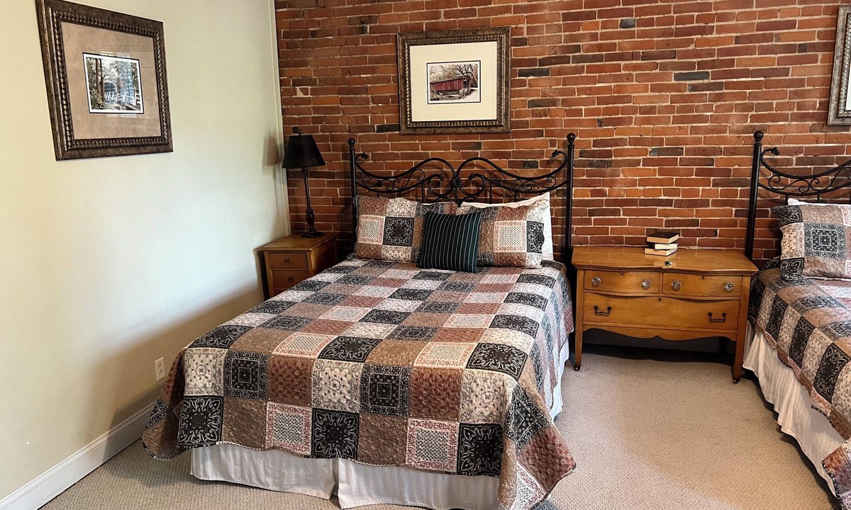 Louisiana Hotel | Historic rooms near riverfront in downtown, Louisiana, MO