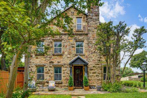 Weatherford House | Historic Weatherford Estate w/Backyard Oasis