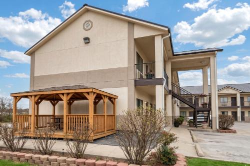 Kiowa Hotel | HiWay Inn Express Kiowa Hwy 69