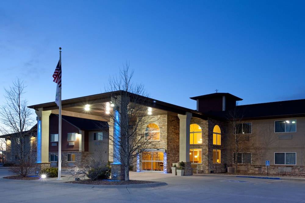 Torrington Hotel | Holiday Inn Express Hotel & Suites Torrington, an IHG Hotel