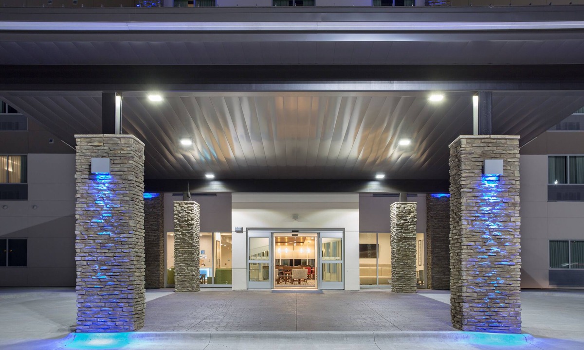 Lincoln Hotel | Holiday Inn Express and Suites Lincoln I - 80 by IHG