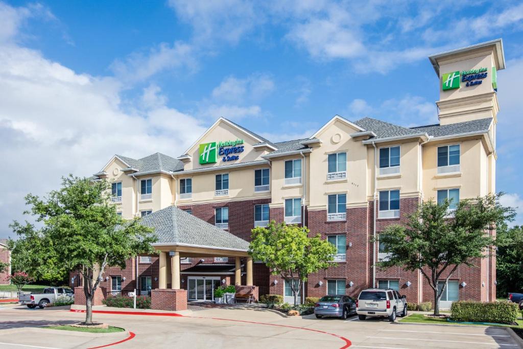 Grand Prairie Hotel | Holiday Inn Express Hotel & Suites Dallas - Grand Prairie I-20 by IHG