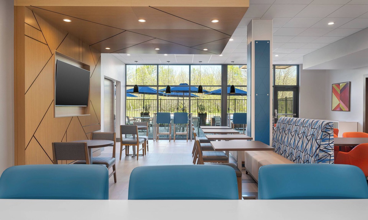 Euless Hotel | Holiday Inn Express & Suites DFW Airport Southwest - Euless