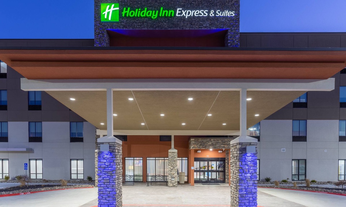 Kearney Hotel | Holiday Inn Express & Suites Kearney by IHG