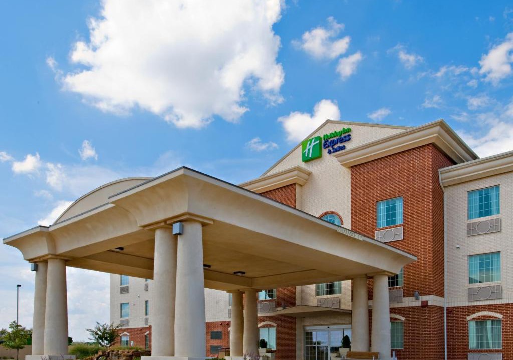 Levelland Hotel | Holiday Inn Express & Suites Levelland by IHG