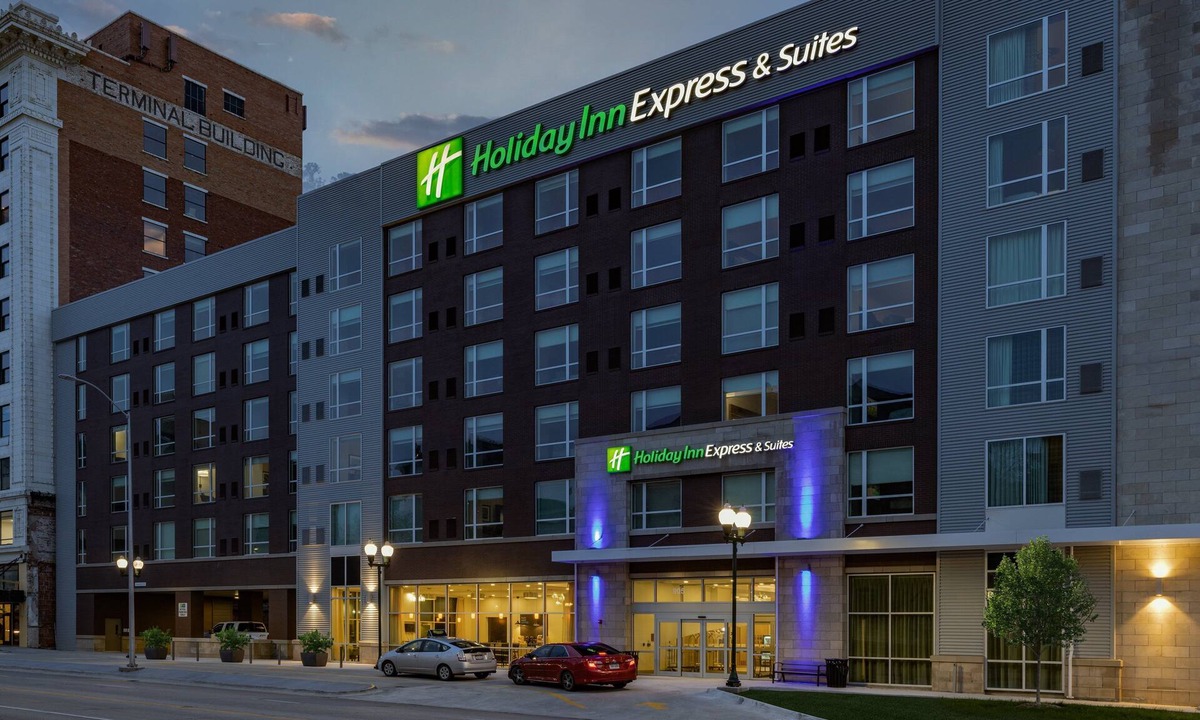 Downtown Lincoln Hotel | Holiday Inn Express & Suites Lincoln Downtown by IHG