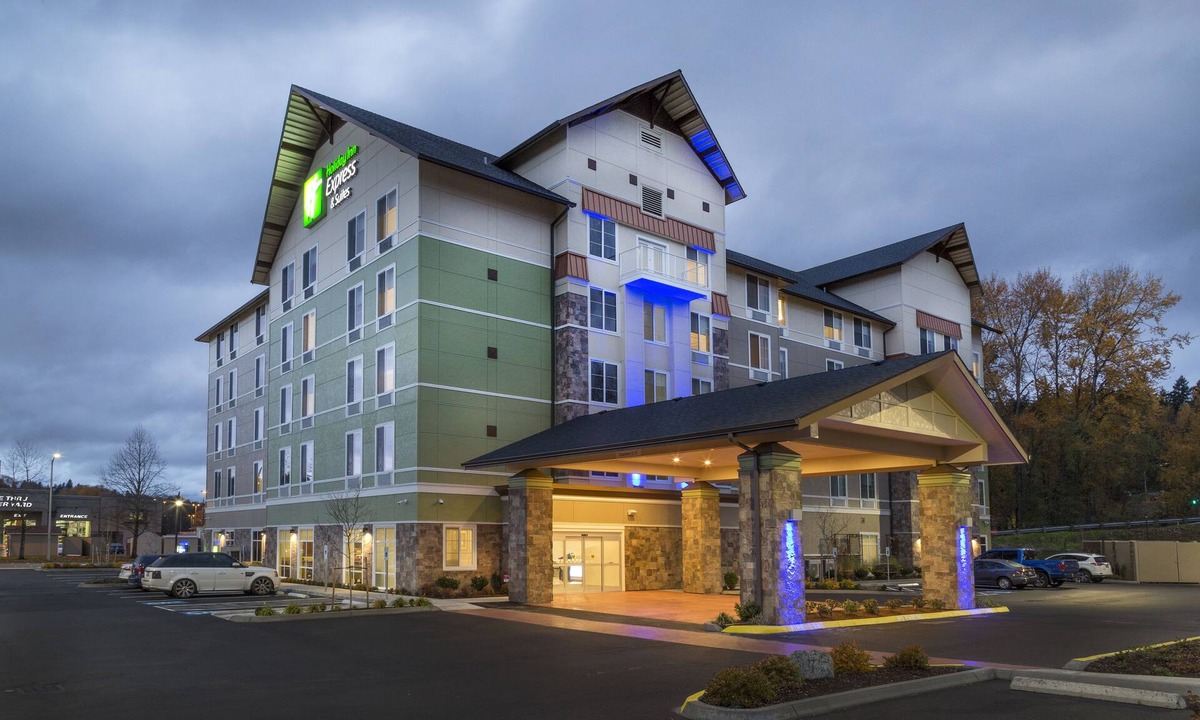 Southcenter Hotel | Holiday Inn Express & Suites Seattle South - Tukwila by IHG