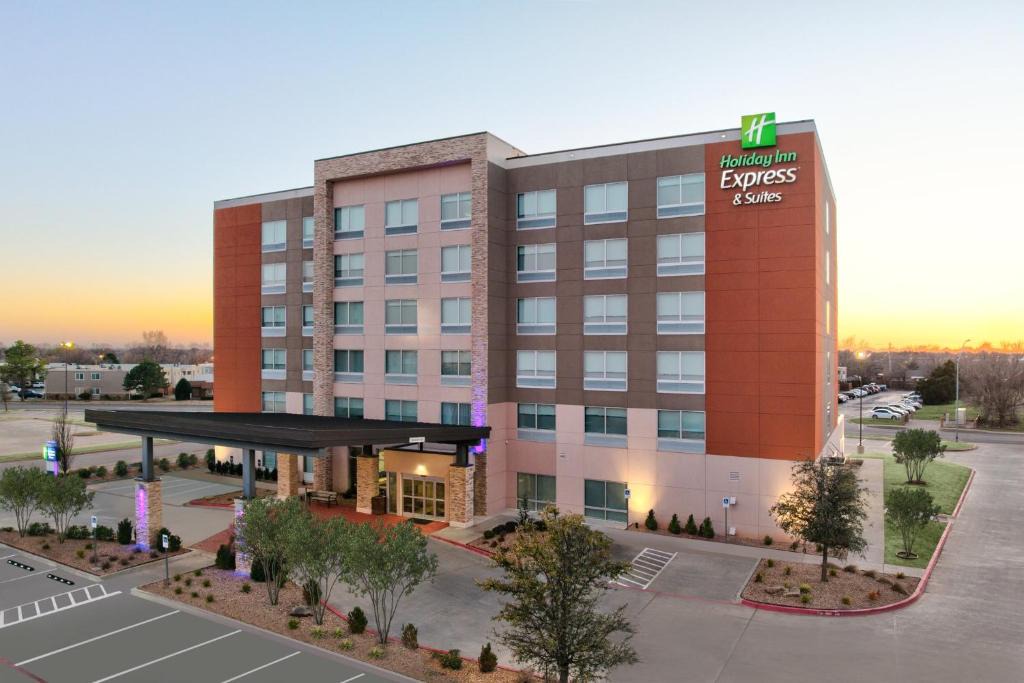 Moore Hotel | Holiday Inn Express & Suites Moore by IHG