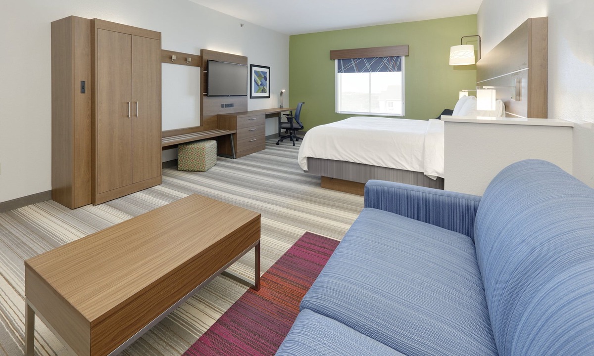 Denton Hotel | Holiday Inn Express & Suites Denton North by IHG