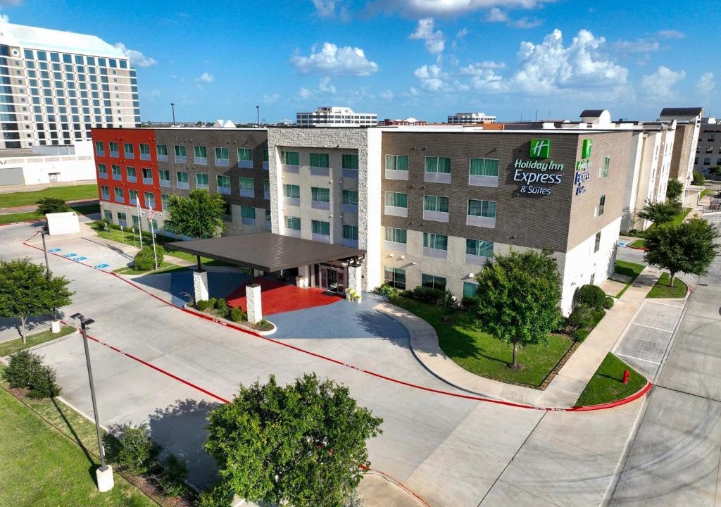 Farmers Branch Hotel | Holiday Inn Express & Suites Dallas NW - Farmers Branch by IHG