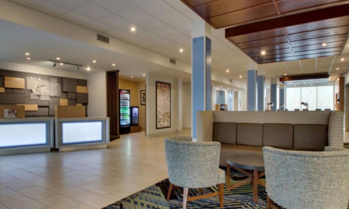 Mount Pleasant Hotel | Holiday Inn Express Hotel & Suites Mount Pleasant by IHG