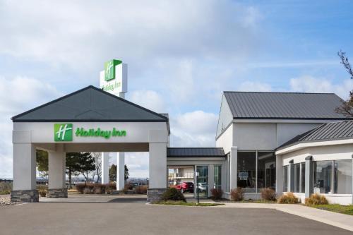 Ontario Hotel | Holiday Inn Ontario by IHG