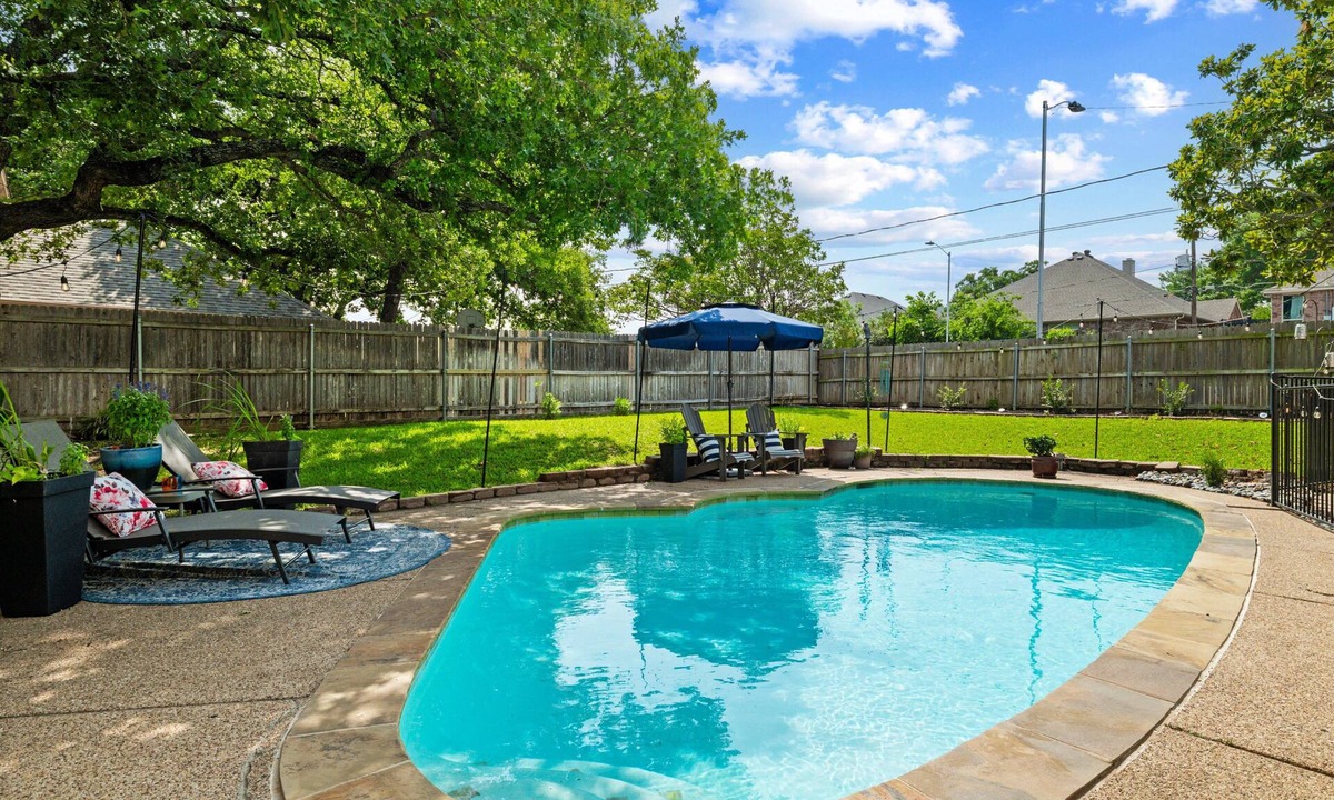 Southwest Arlington House | Home away from Home, 2 master suites, pool, Family Friendly