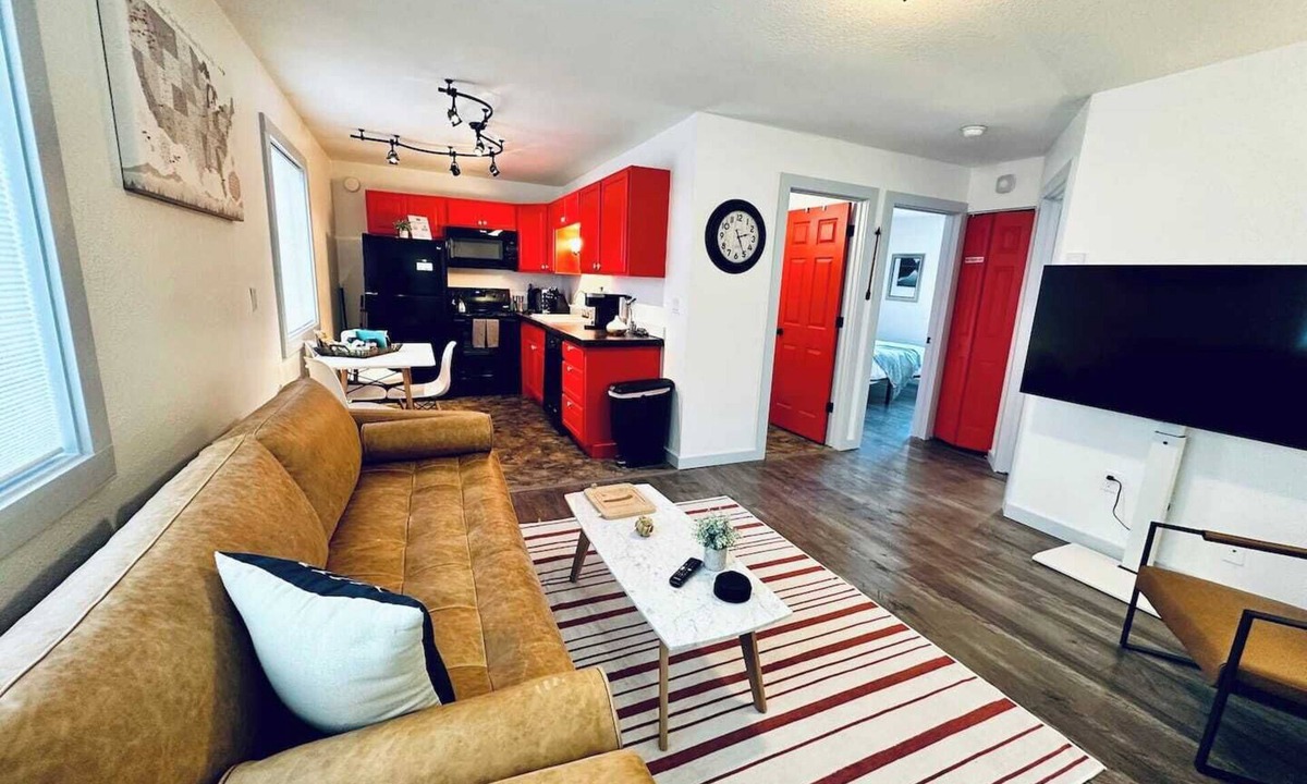 Joseph Condo | Horseshoe Lake 2nd floor 2 bdrm condo