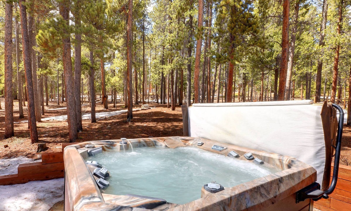 Black Hawk House | Hot Tub, Arcade games, and Mountain Views Retreat!