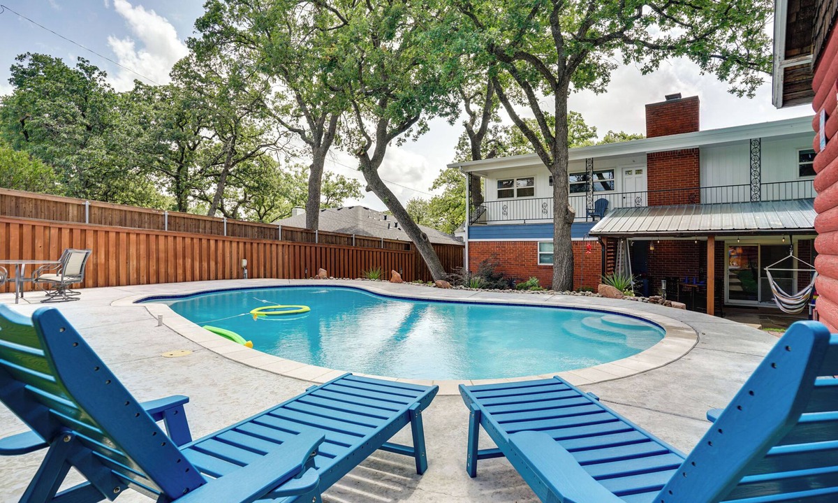 North Richland Hills House | Hot Tub & Game Room! Home 15 Mi to AT&T Stadium