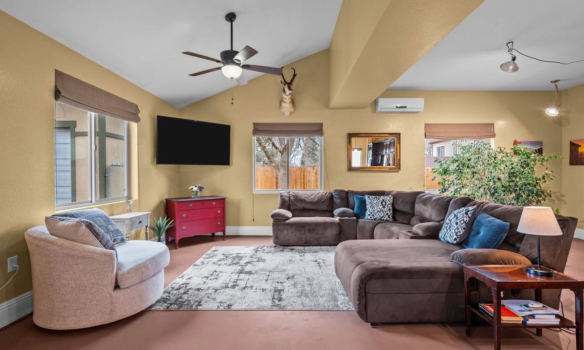 Creighton House | Hot Tub & Gym | Minutes to Red Rocks Ampitheater | Sauna