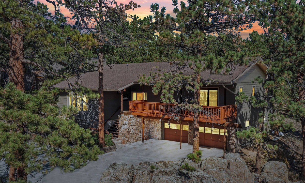Estes Park House | Hot Tub Stargazing | Deck | 1 mile to Downtown