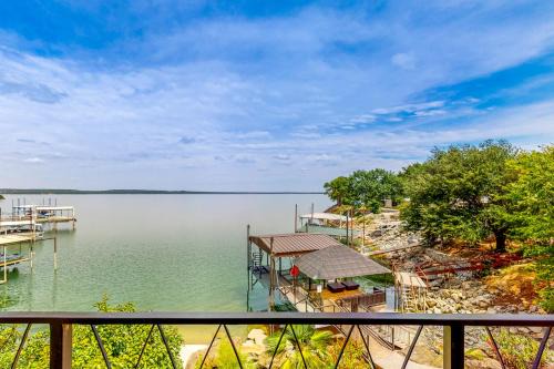 Lake Bridgeport House | Hot Tub & Views: Luxe Lake Bridgeport Retreat