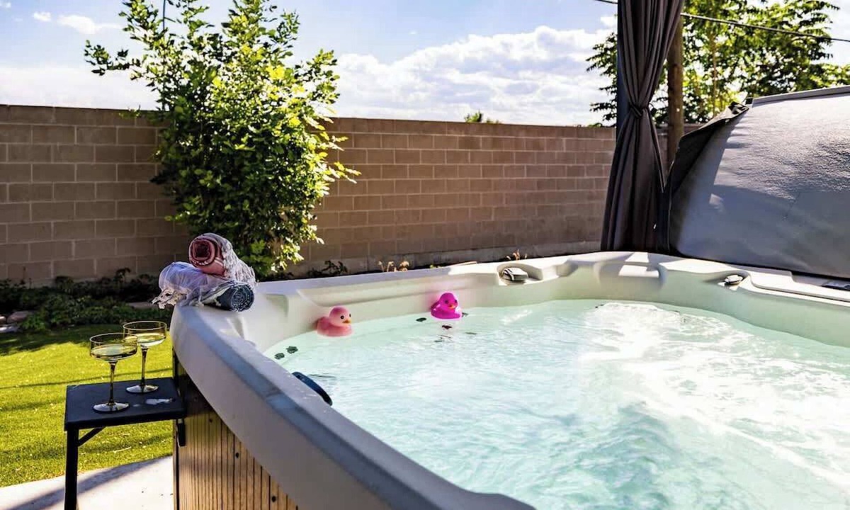 Westminster House | Hot Tub w Mountain View Pets OK