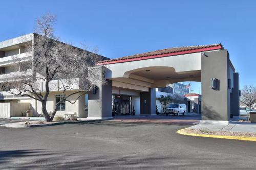 Northeast Heights Hotel | Hotel Kiva, an Ascend Collection Hotel