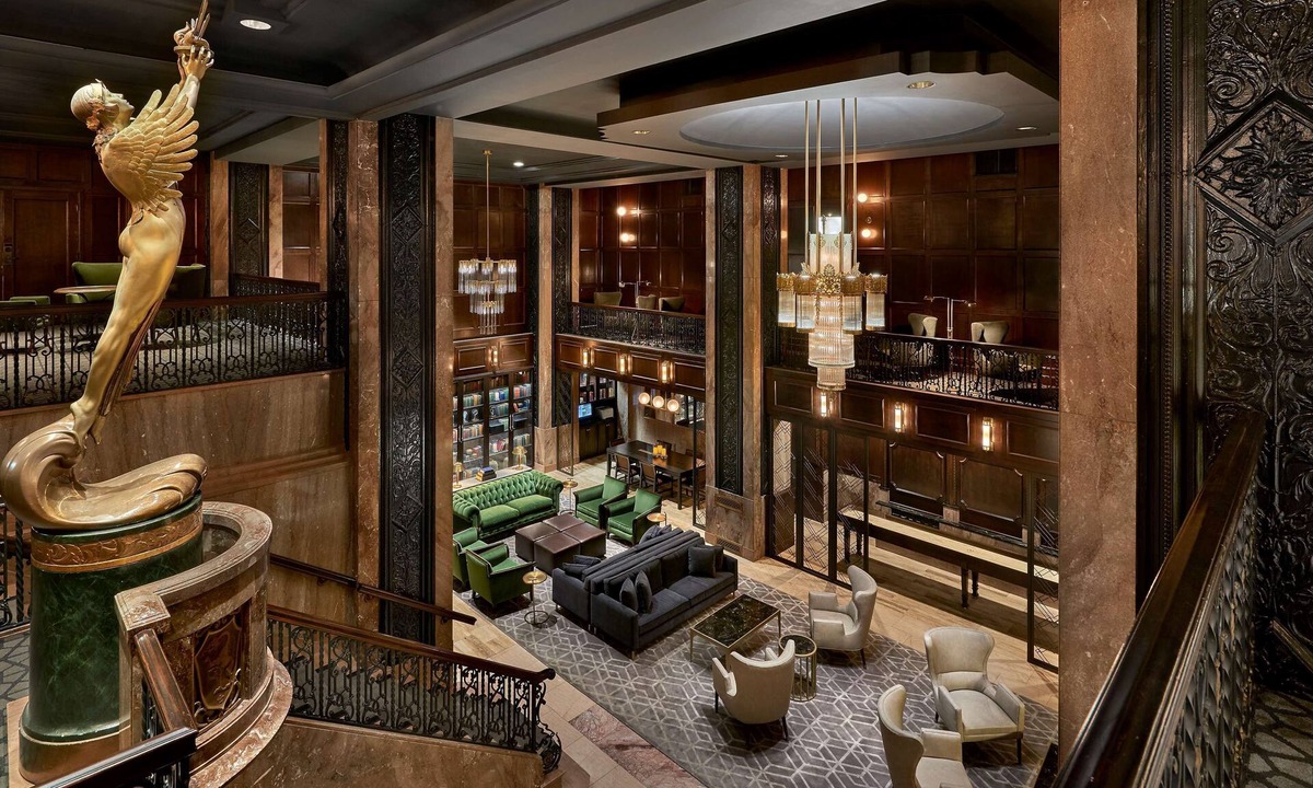 Downtown Kansas City Hotel | Hotel Phillips Kansas City Curio Collection by Hilton