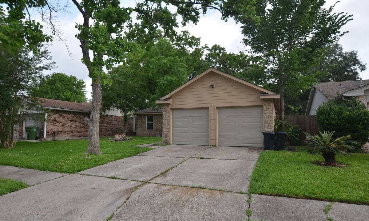 Atascocita House | House 3 years old, Close to mall, Restaurants, IAH