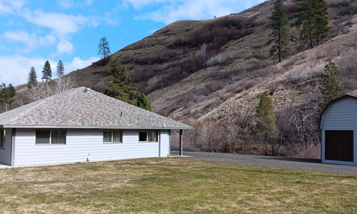 Oxbow House | House right on Pine Creek, only one mile from the Snake.